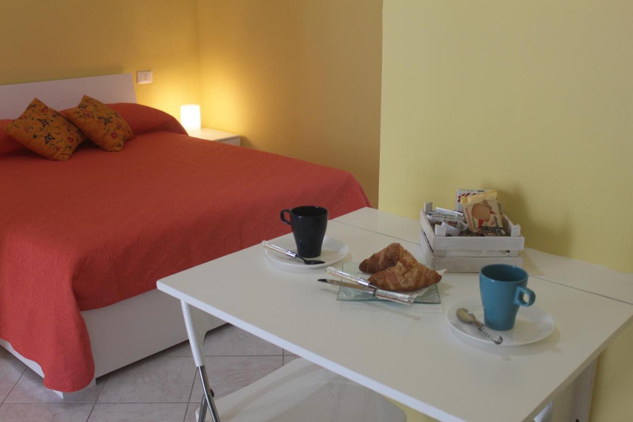 Camere Dieci Maggio- Beb Dory, Nemo, Guizzo Ponza Exterior foto