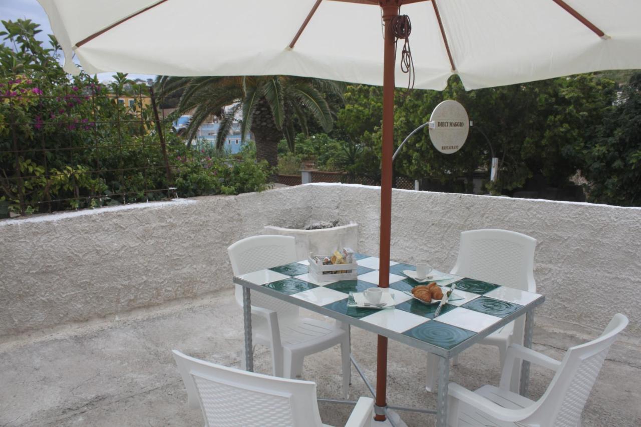 Camere Dieci Maggio- Beb Dory, Nemo, Guizzo Ponza Exterior foto